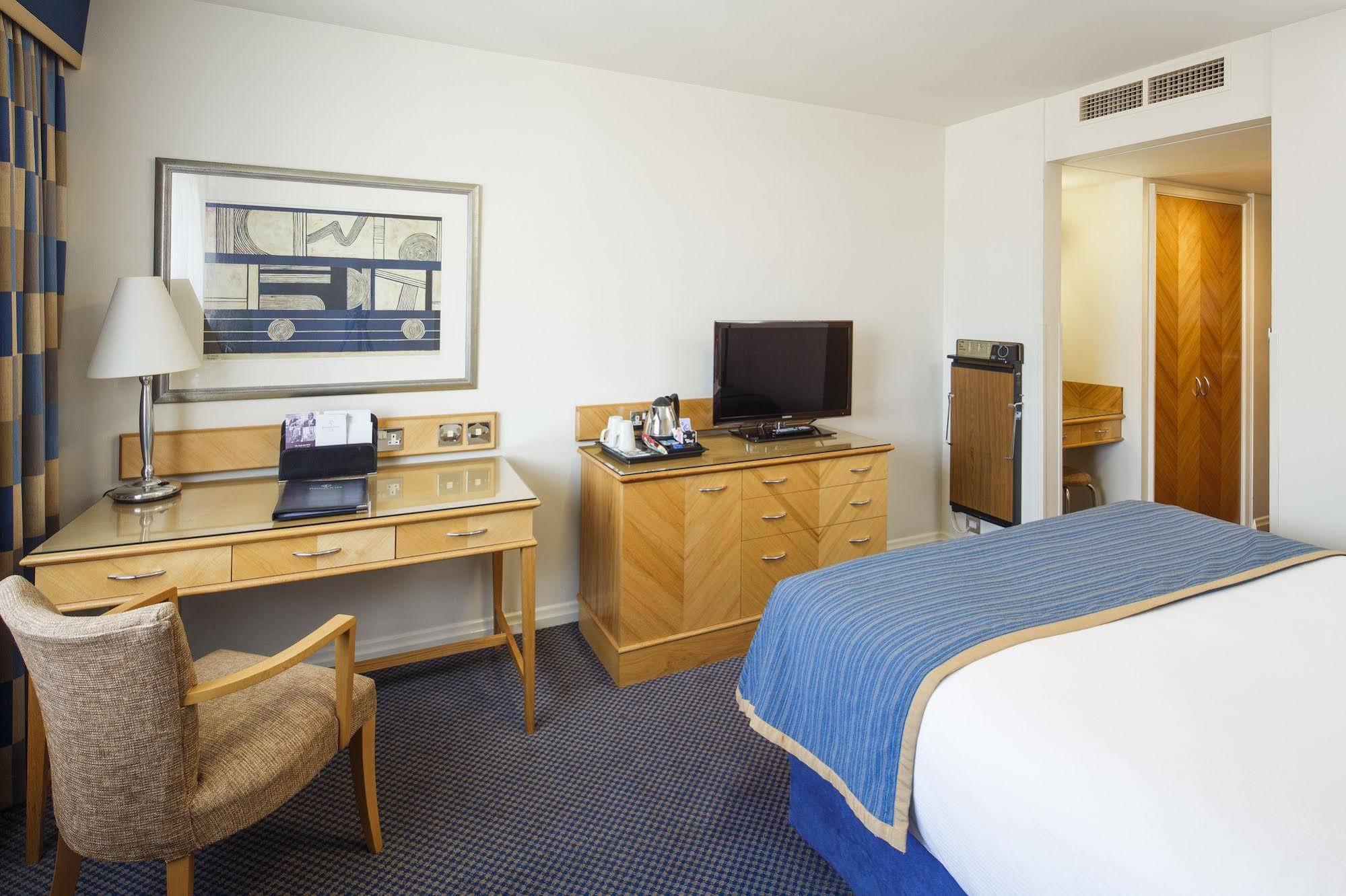 Pomme D'Or Hotel Saint Helier Bagian luar foto