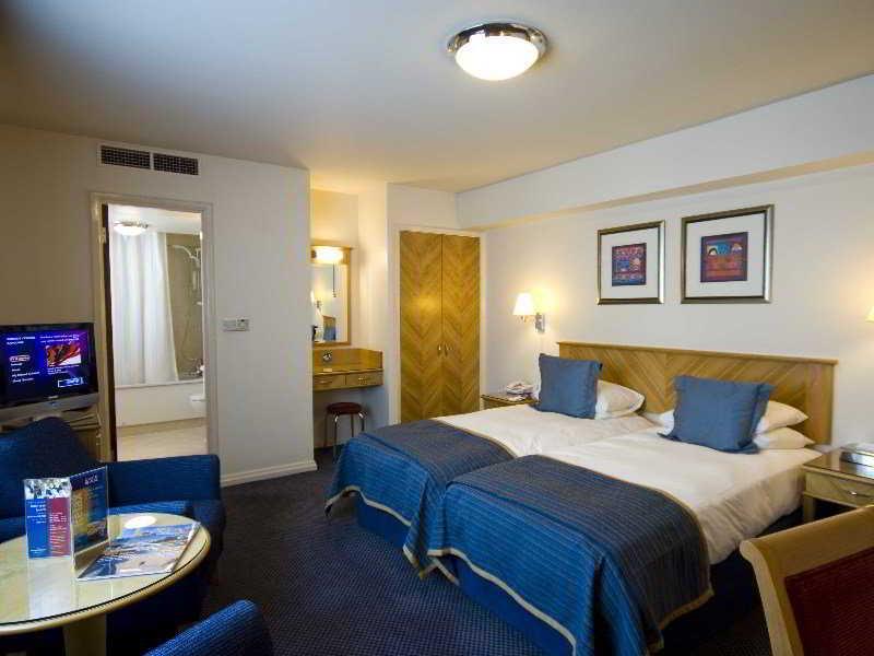Pomme D'Or Hotel Saint Helier Bagian luar foto
